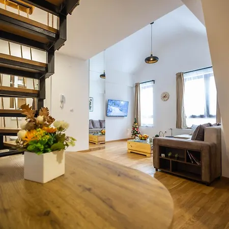 Razvigora - Divcinova Apartament