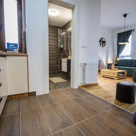 Razvigora - Divcinova Apartament